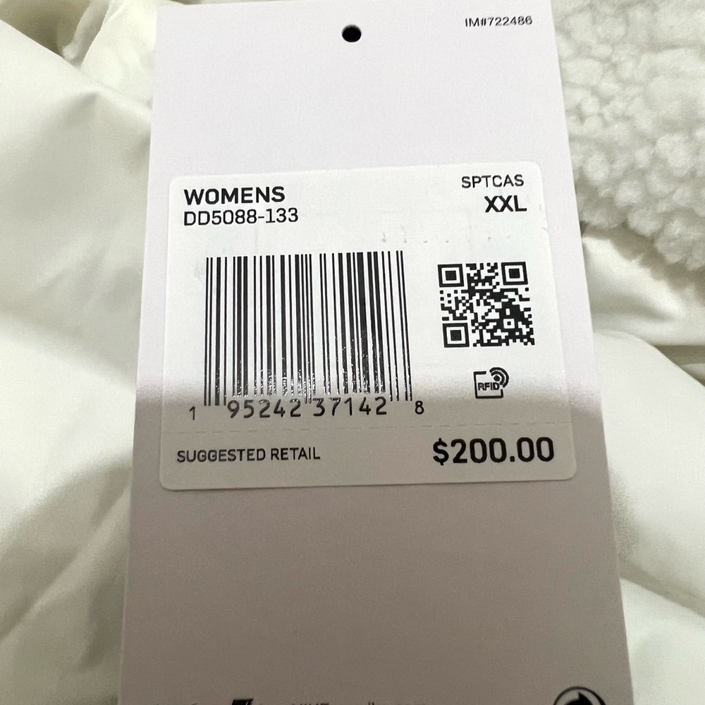 Nike Women’s Loose Fit Sherpa White Coat - Picture 15 of 16
